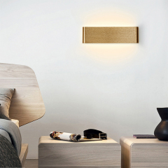 方形简约壁灯